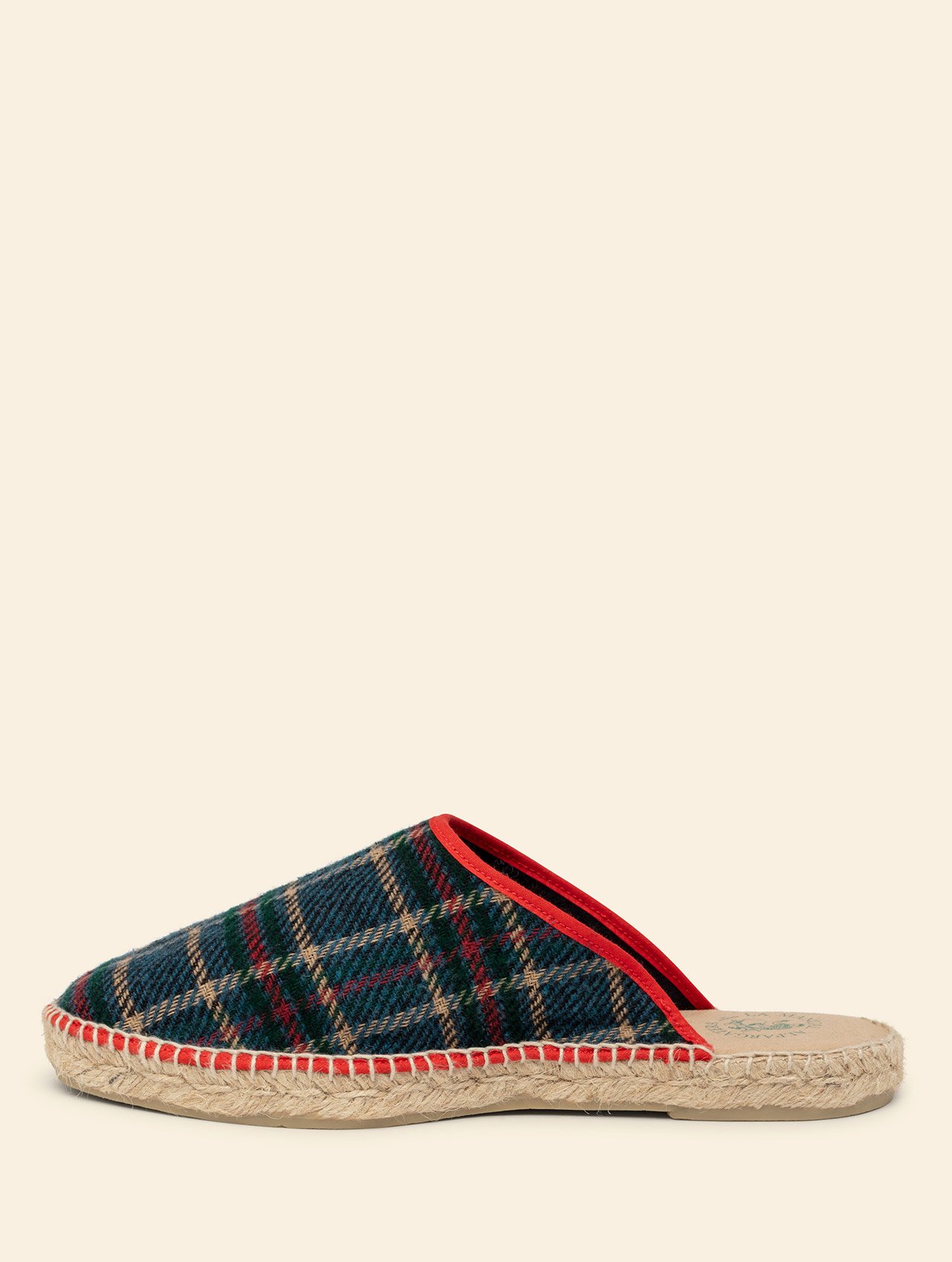 Slipper Sabardenya Unisex. Flat slipper-type espadrille, with blue and red checkered cloth fabric with red trim, padded insole handmade by La Manual Alpargatera You can customize slippers to immortalize what we like to do the most when we are at home. Choose and customize from different words to create your favorite home ritual slippers.