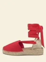 Alpargata mujer con cuña baja roja, modelo Valenciana artesanal hecha en Barcelona, España.