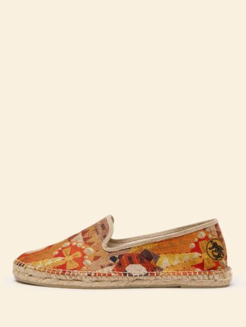 Alpargata Sagrada Familia Mujer, una alpargata de la colección Barcemola, inspirada en la Sagrada Familia.