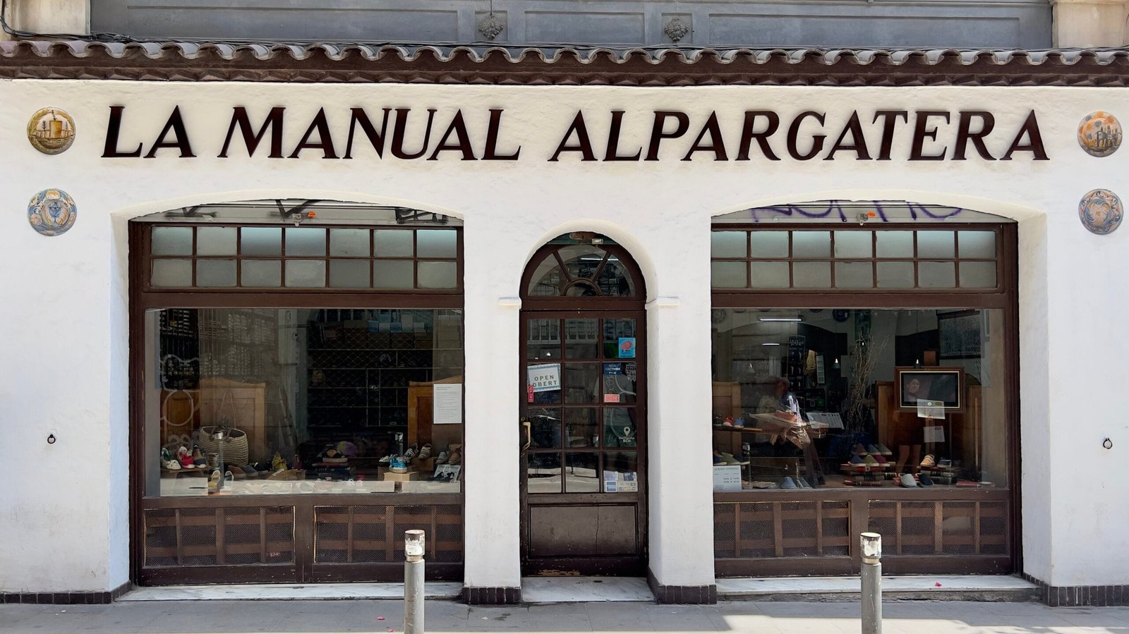 Fachada de La Manual Alpargatera Barcelona